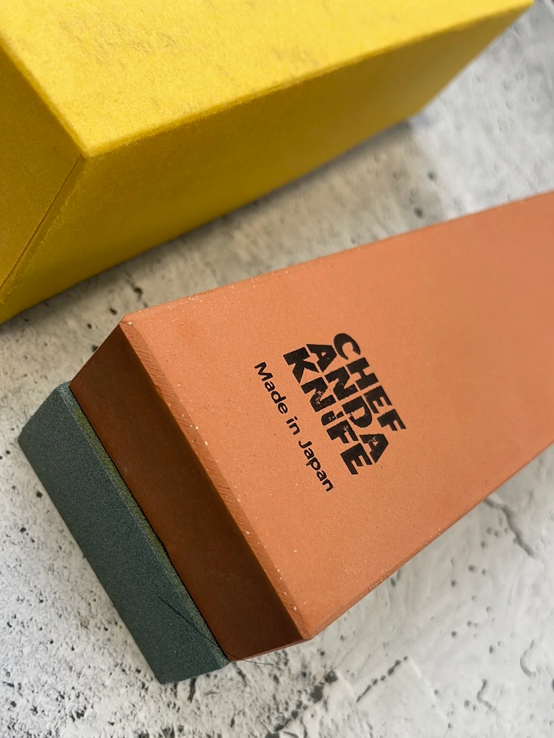 Chef & a Knife Sharpening Stone 220/1000 - Image 2