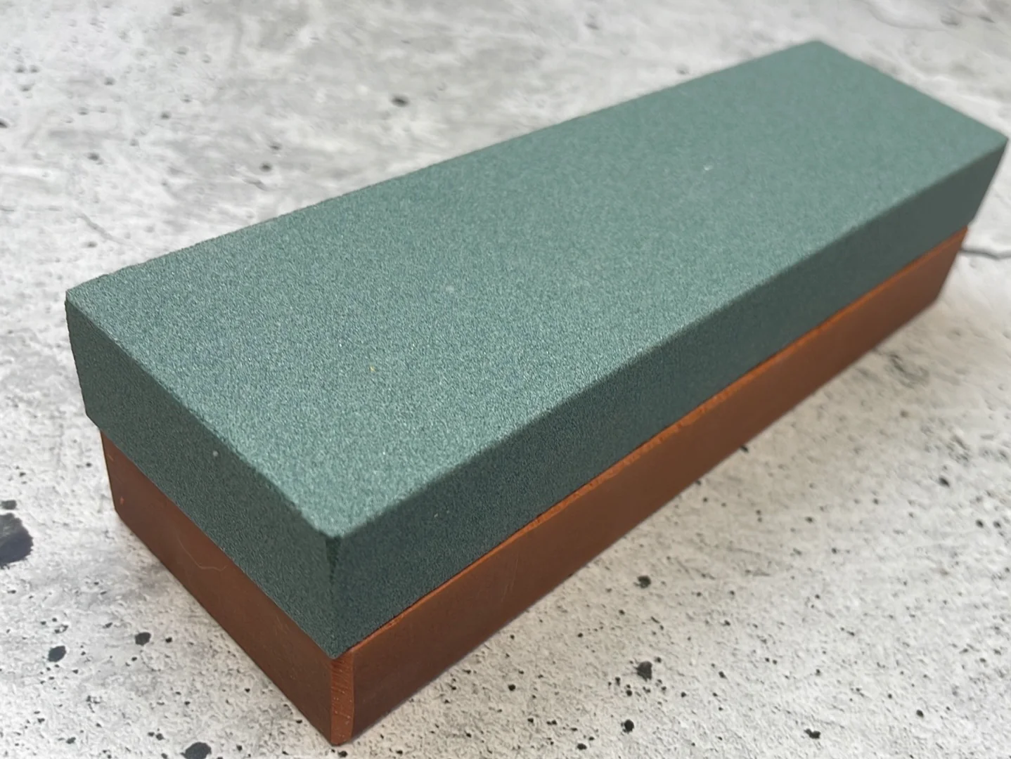 Chef & a Knife Sharpening Stone 220/1000 - Image 7