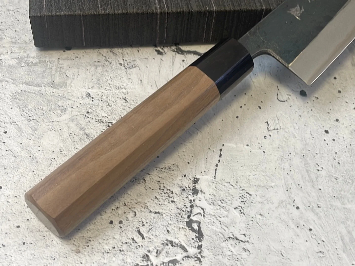 Yoshimune Santoku Kurouchi 180 mm (7.1 in) Aogami (Blue) #2 Double-Bevel - Image 3