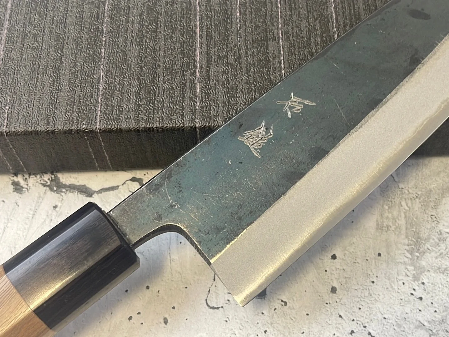 Yoshimune Santoku Kurouchi 180 mm (7.1 in) Aogami (Blue) #2 Double-Bevel - Image 4