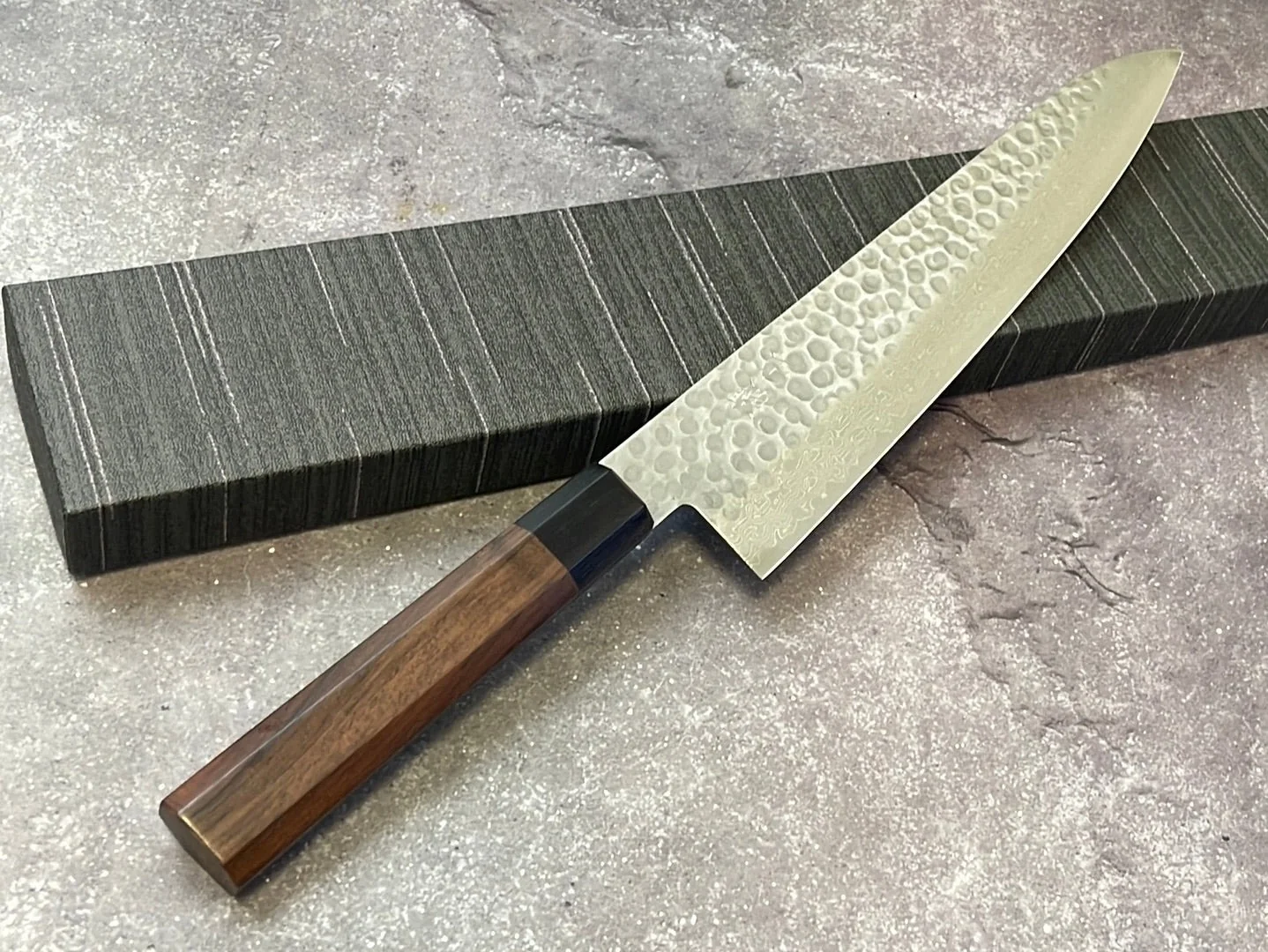 Yoshimune Gyuto Damascus Hammered Finish Knife 240 mm (9.4 in) Stainless clad Aus10 - Image 2