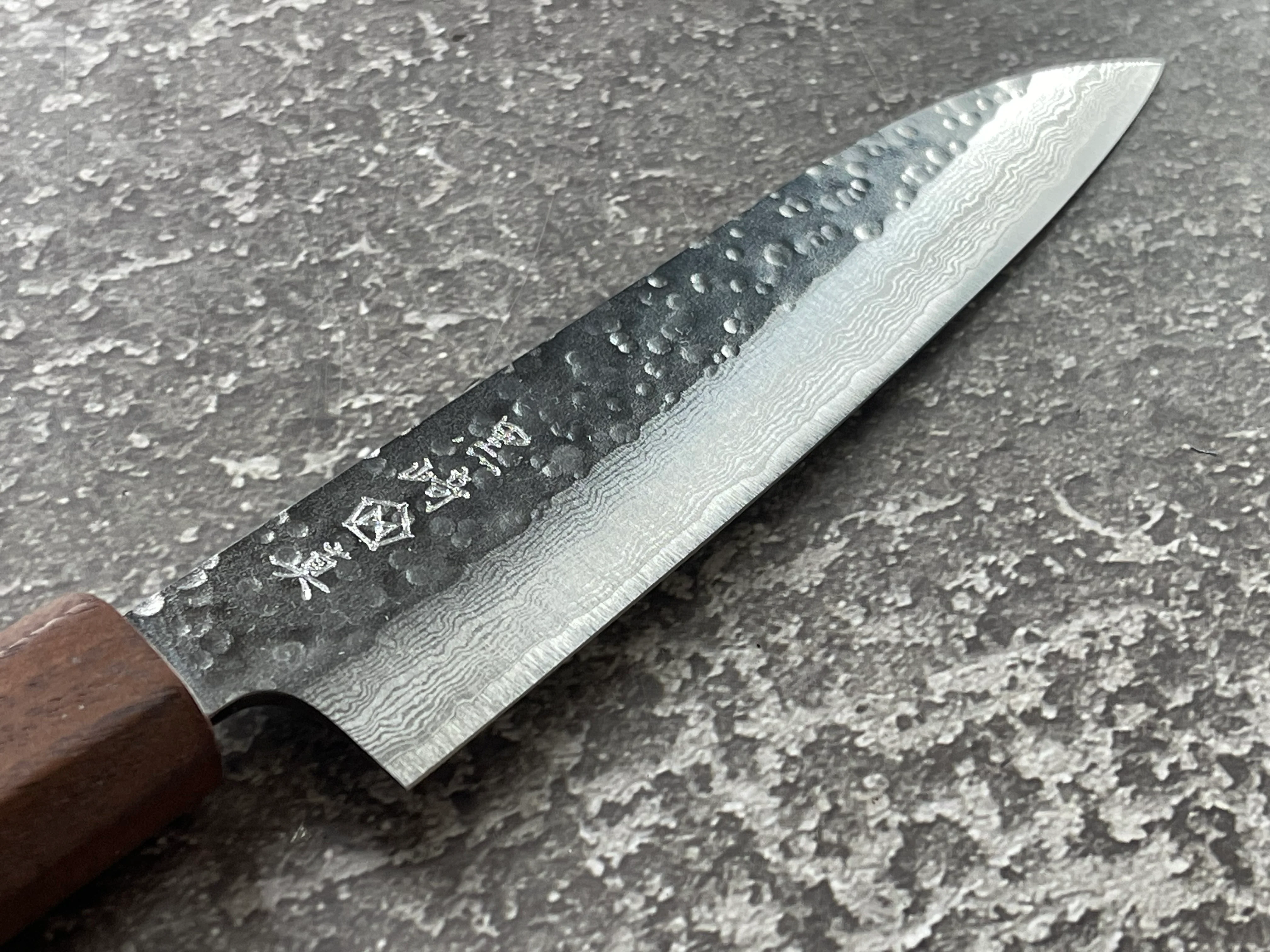 Makoto Kurosaki Damascus Tsuchime Petty 135mm - Image 10