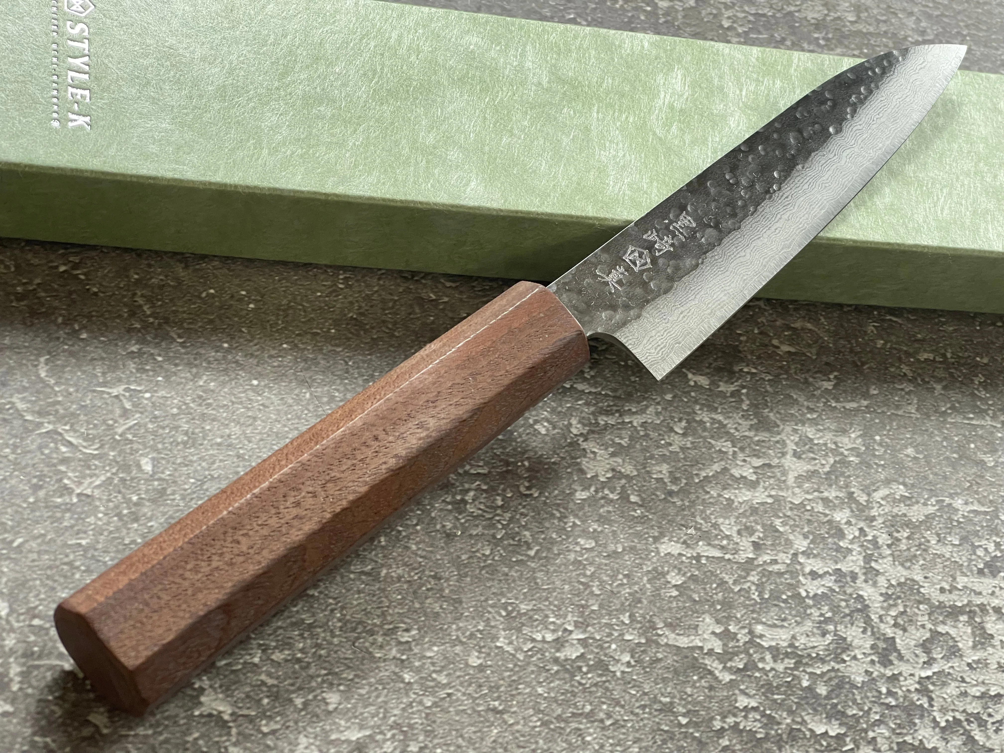 Makoto Kurosaki Damascus Tsuchime Petty 135mm - Image 2