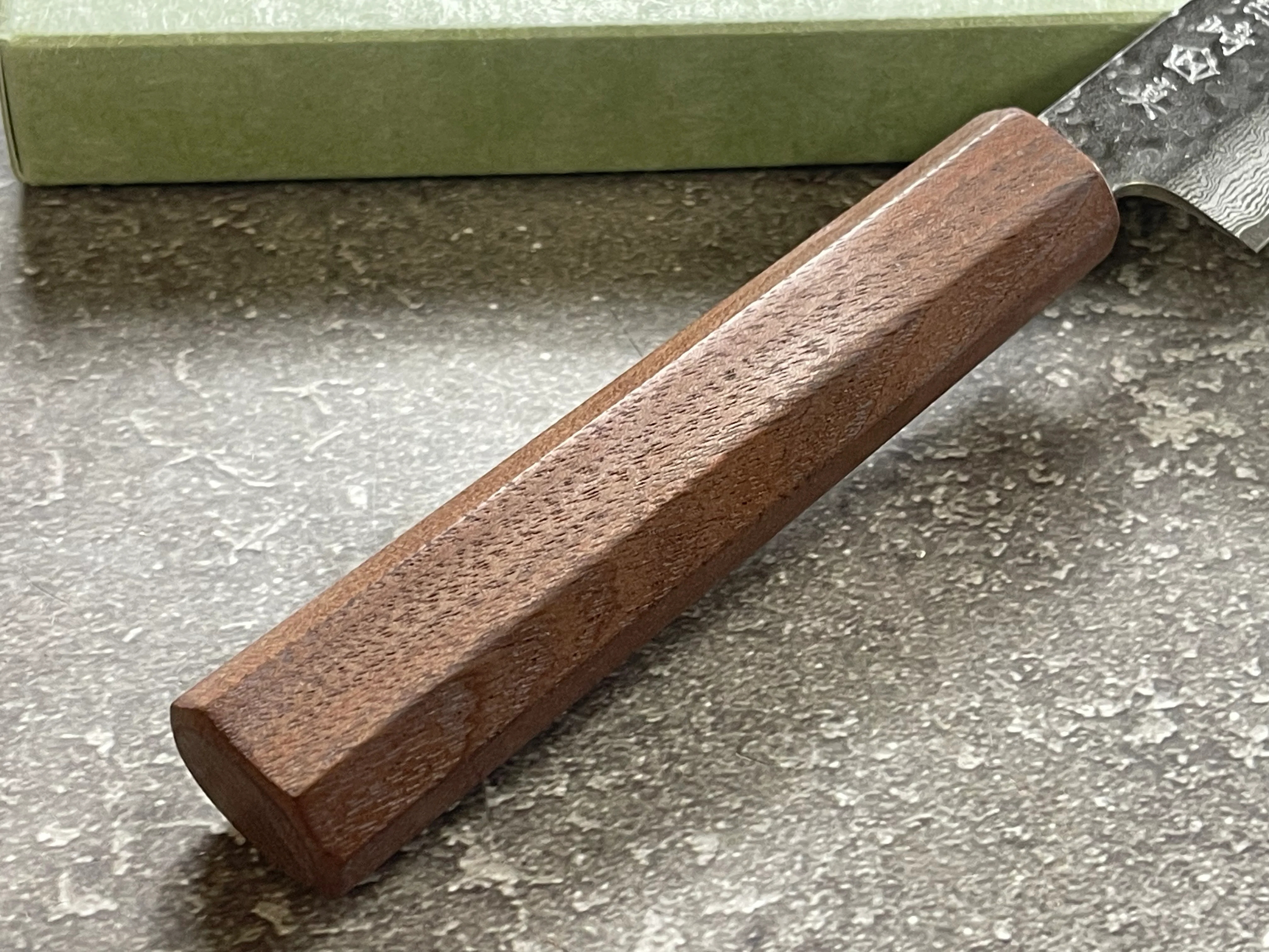 Makoto Kurosaki Damascus Tsuchime Petty 135mm - Image 3