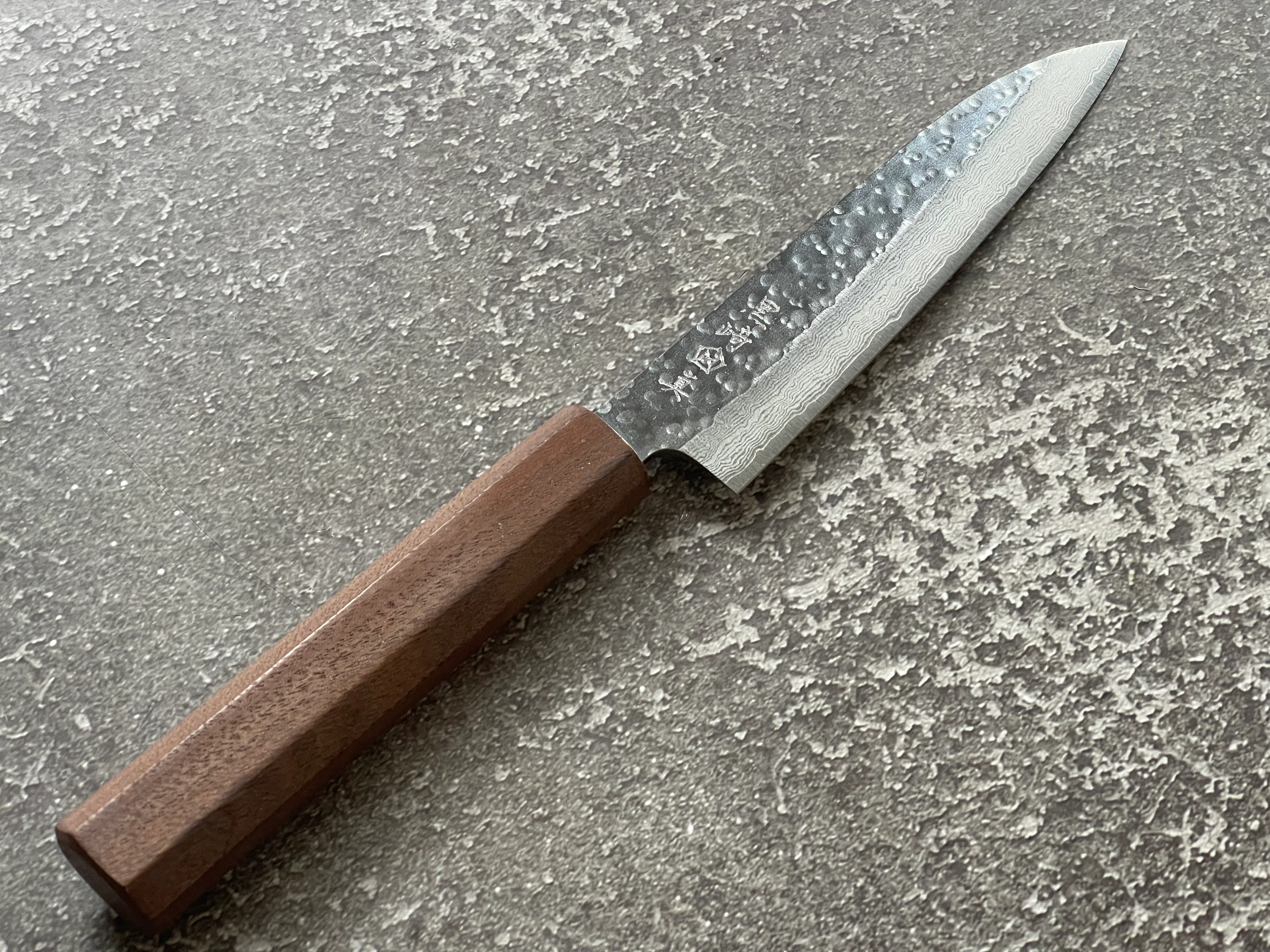 Makoto Kurosaki Damascus Tsuchime Petty 135mm - Image 4
