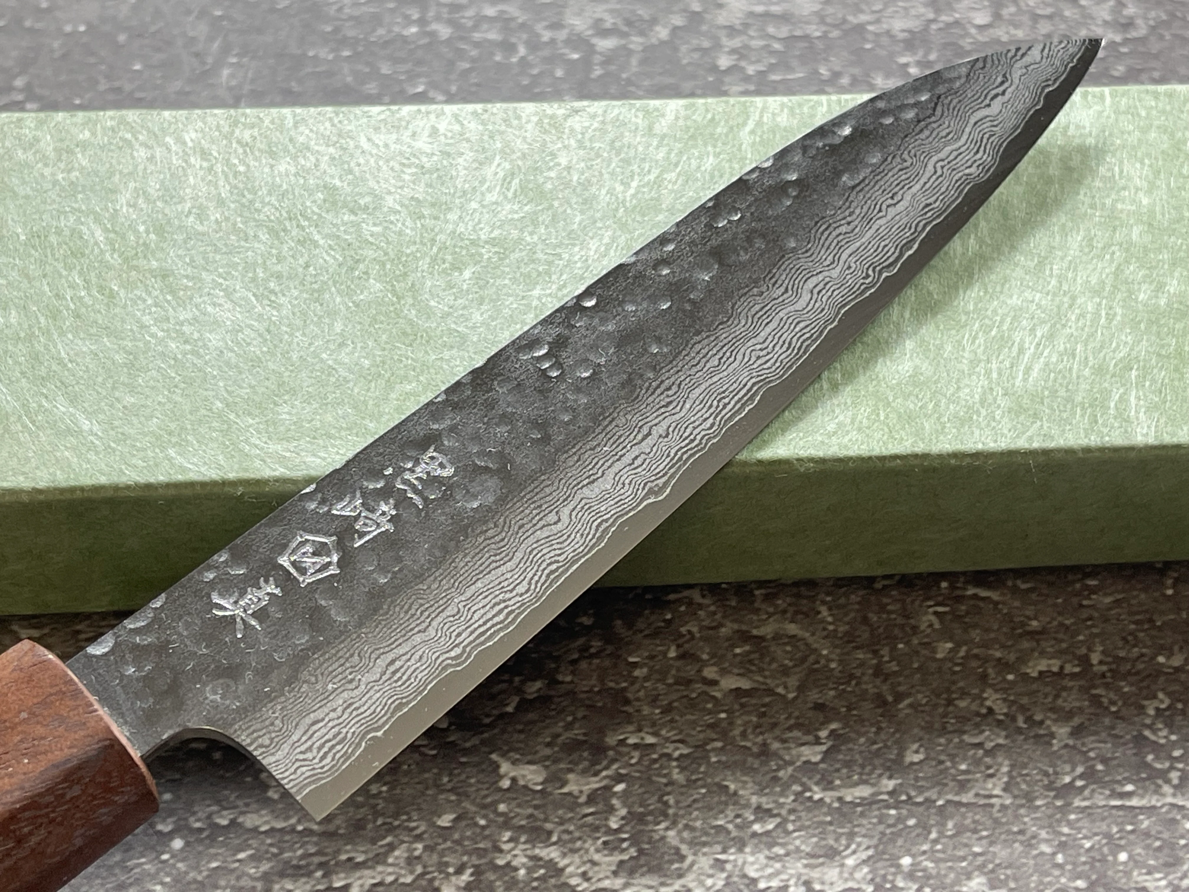 Makoto Kurosaki Damascus Tsuchime Petty 135mm - Image 6