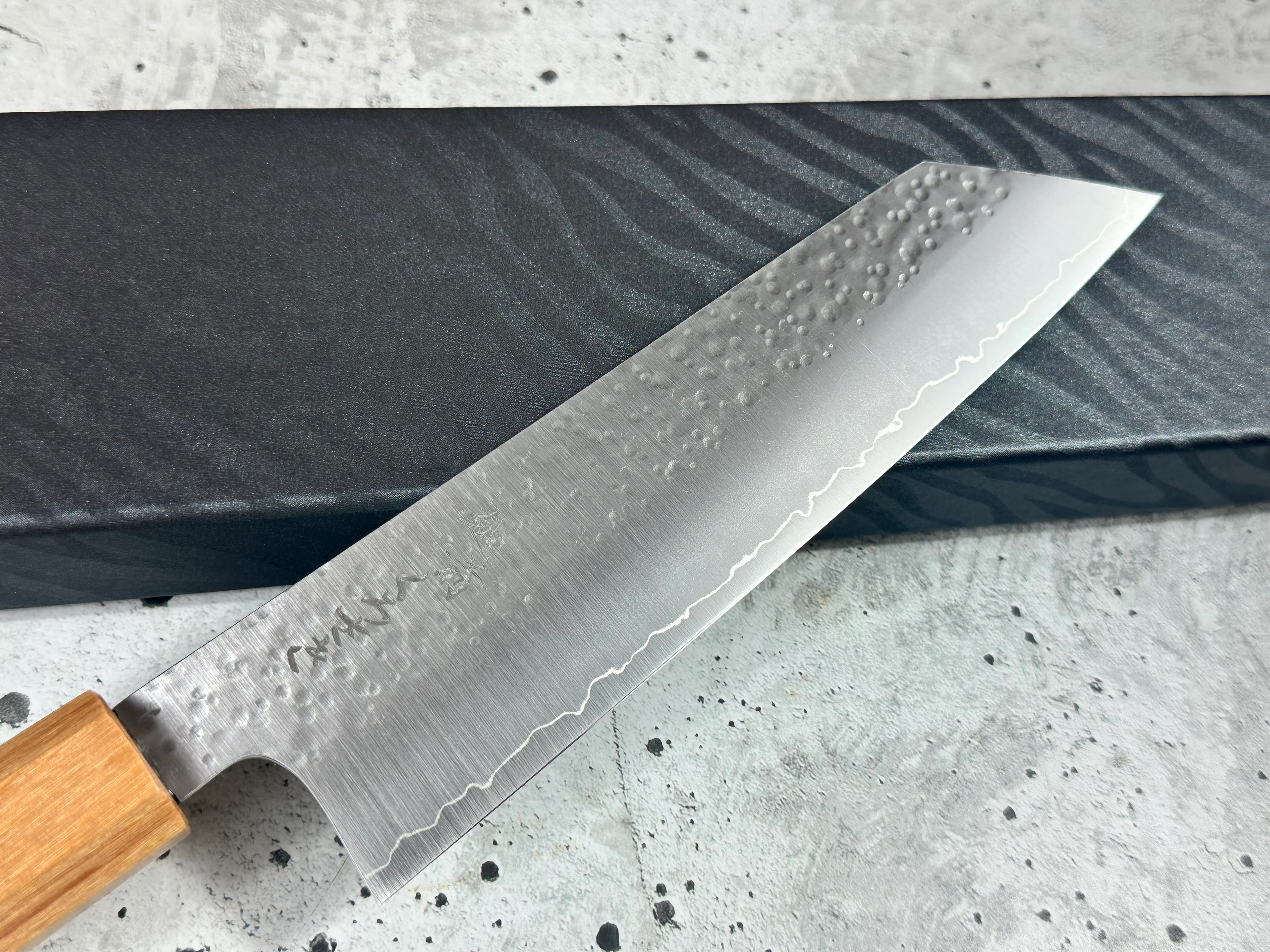 Makoto Kurosaki Sakura Bunka Knife 180mm - Image 5
