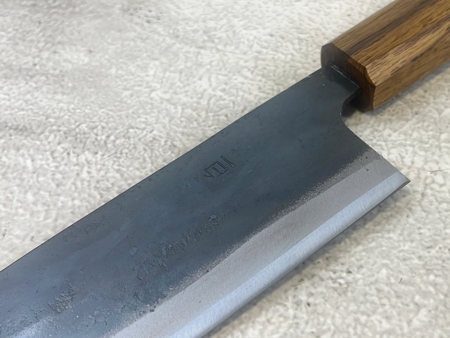 Tsukasa Shiro Kuro 180mm Santoku - Shirogami Steel - Oak Octagnon Handle - Image 4