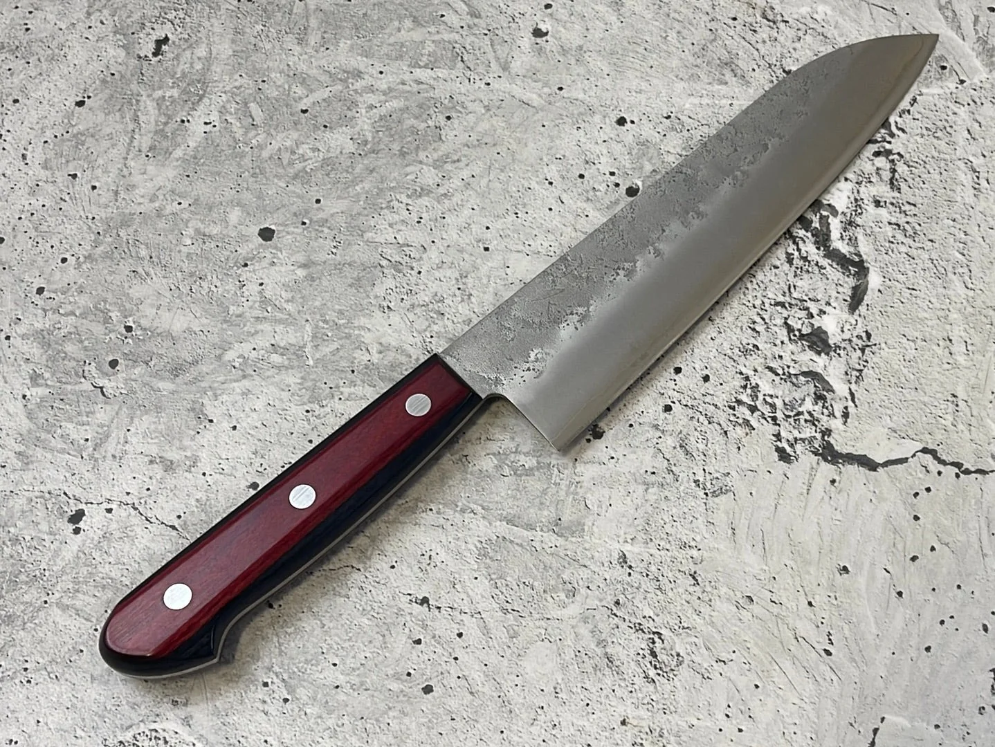 Tsunehisa G3 Nashiji Red Santoku 180mm - Made in Japan 🇯🇵 - Image 2