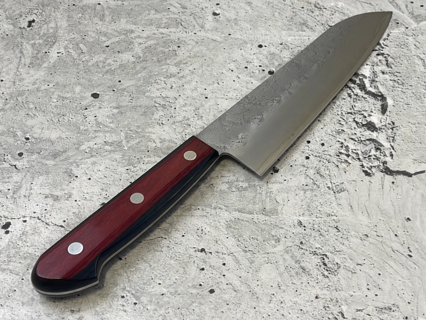 Tsunehisa G3 Nashiji Red Santoku 180mm - Made in Japan 🇯🇵 - Image 3