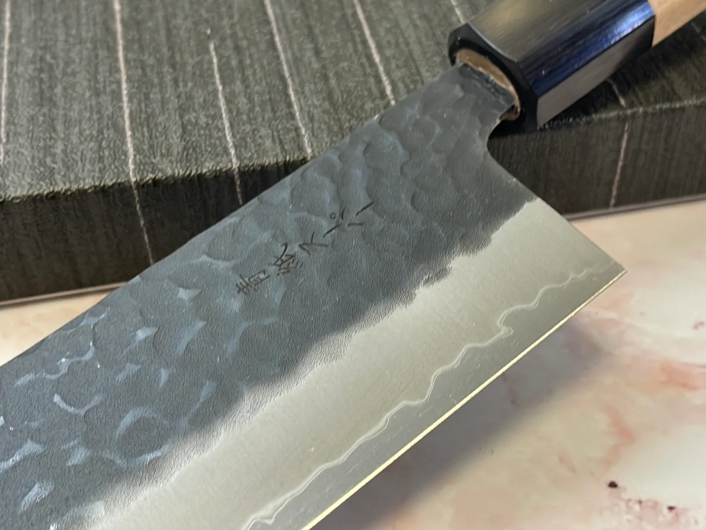 Yoshimune Nakiri 165mm (6.5in) Stainless clad Aogami(Blue) Super Black Hammered Finish Double-Bevel Walnut Octagonal Handle - Image 3