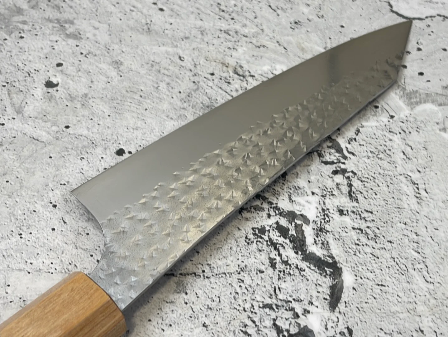 Yu Kurosaki R2(SG2) Hammered SENKO-EI WA RS8H Japanese Chef's Bunka 165mm with Brown-Ring Octagonal Handle - Image 15