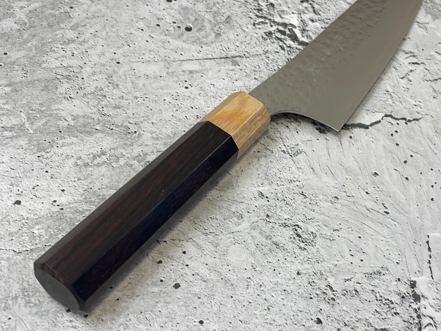 Yu Kurosaki R2(SG2) Hammered SENKO-EI WA RS8H Japanese Chef's Bunka 165mm with Brown-Ring Octagonal Handle - Image 3