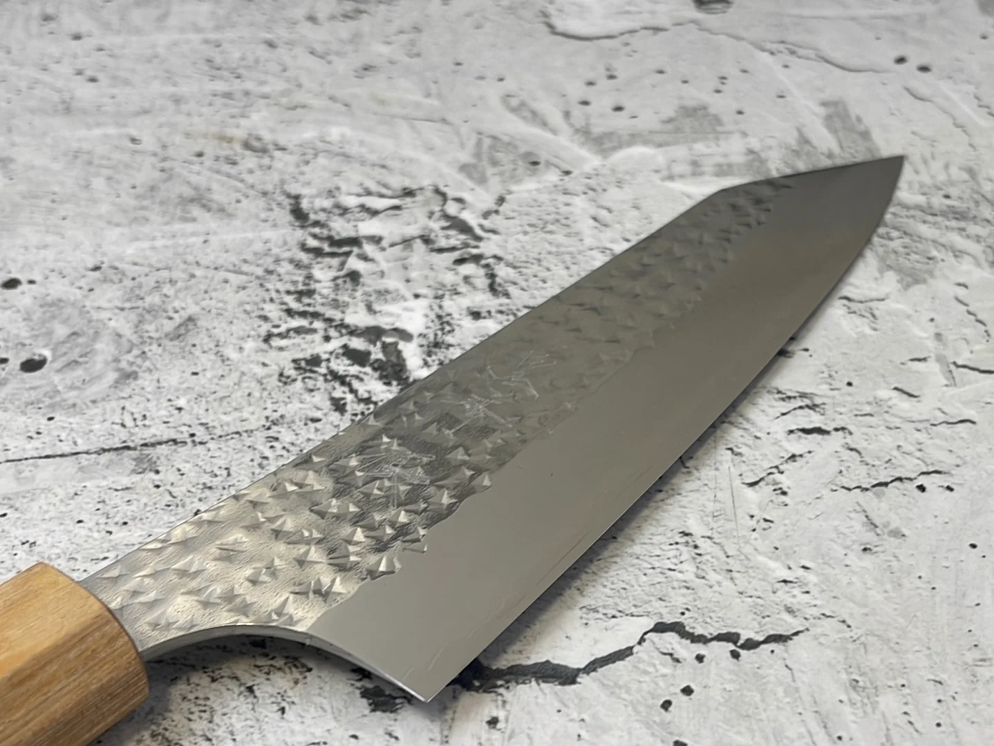 Yu Kurosaki R2(SG2) Hammered SENKO-EI WA RS8H Japanese Chef's Bunka 165mm with Brown-Ring Octagonal Handle - Image 4